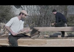 Charpente équarrie à la main