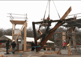 Ça y est, c'est parti mon kiki ! la flèche de notre dame