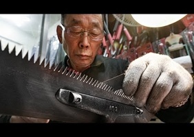 De la fabrication artisanale d'une scie.