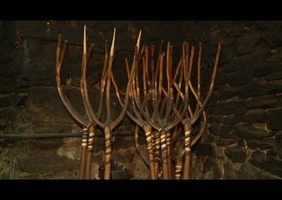 Le dernier fabricant de fourches en bois de France