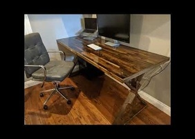 Construction d'un bureau avec du bois de palette finition epoxy