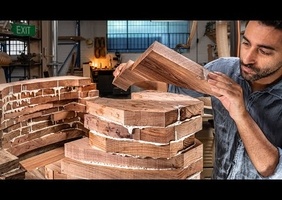 Une table à café sculptée dans un bloc massif