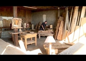 Artisanat : les plus grands chefs s'arrachent ses planches à découper