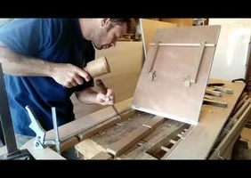 Quincaillerie maison et clin d'œil.