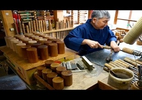 Fabrication de boites à thé au Japon