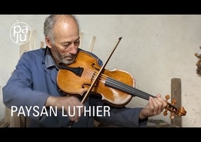 Hans-Martin est un luthier-paysan à l'ancienne qui vit hors du temps