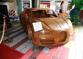 Bugatti Veyron en bois