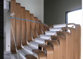 Escalier intéressant en lamellé cintré