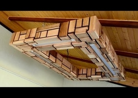 Fabrication d'un luminaire à LED et chutes de bois.