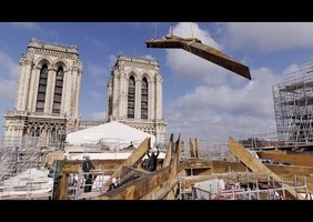 Première étape de la reconstruction de la flèche de Notre-Dame de Paris