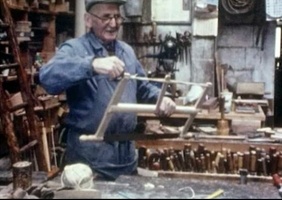 Le geste et la mémoire: Werner et Eric Raggenbass, outilleurs sur bois