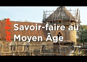 Edification de la charpente d'une tour à Guédelon