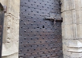 Plein de belles portes de caractère !