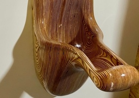 Isis, le premier urinoir féminin debout sans eau, et… en bois !