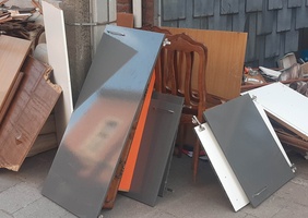 Les chaises par exemple ça vaut pas la peine : pas assez de viande.