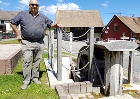 Ici on agit !!  un charpentier et hop développement durable !