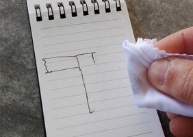 Des cahiers avec des feuilles de papiers réutilisables