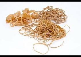 Traçage des queues d'aronde avec un élastique