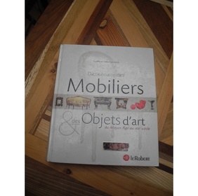 Dictionnaire des Mobiliers des Objets d'art du Moyen Age au XXIe siècle