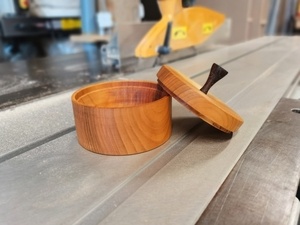 Boîte Merisier et amazakoué.