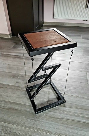 Bout de canapé en lévitation