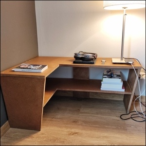 Première table de nuit