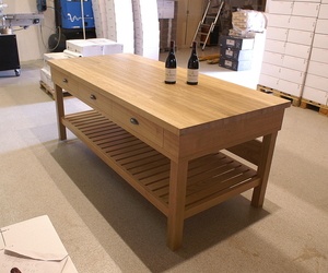 Table de dégustation de vin en chêne massif 3 tiroirs