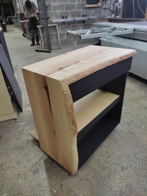 Meuble en frêne et val noir