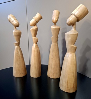 4 statuettes