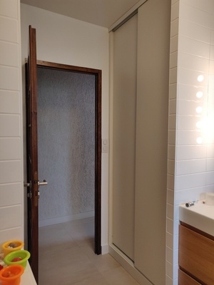 Placard à portes coulissantes