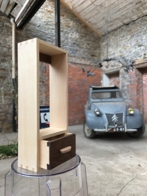 Petite étagère avec tiroir