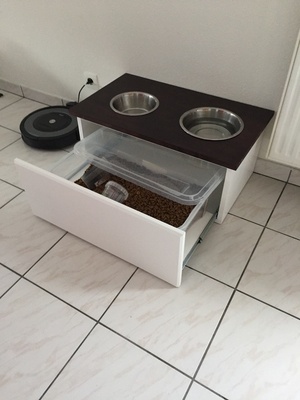 Meuble à gamelles pour chien