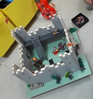 Chateau fort roulant avec pont-levis!