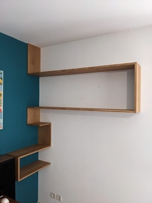 Etagères invisibles en chêne massif sur placo.