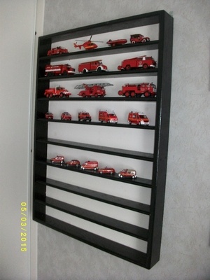Etagère mural pour collection véhicules de pompiers