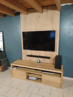 Plateau en chêne support télé