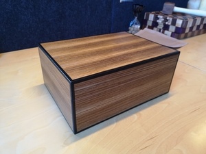 Boite à cigares en zébrano et ébène