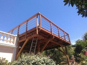 Extension de terrasse sur poteaux depotés et decalés en ipé et inox