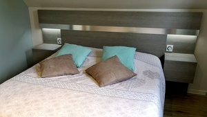 Tête de lit avec chevets et éclairage intégré