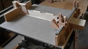 Grand chariot pour scie sous table multifonction sécurisé