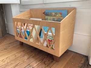 Boîte-bibliothèque sur pied