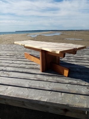 Table basse d'inspiration nakashima