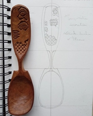 Cuillère en noyer sur le thème Halloween pour le trip.