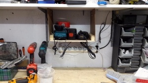 Rangement chargeur batteries perceuse-visseuse a choc