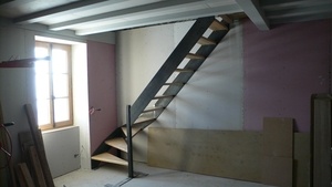 Petit escalier bois-métal