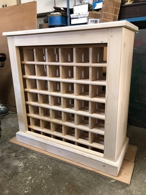 Meuble à bouteilles en sapin