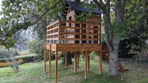 Cabane enfant sur pilotis