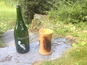 Chope à bière en merisier