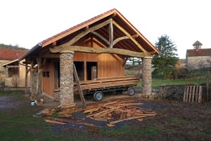 Charpente de grange en bois tordu