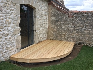 Une petite terrasse arrondie